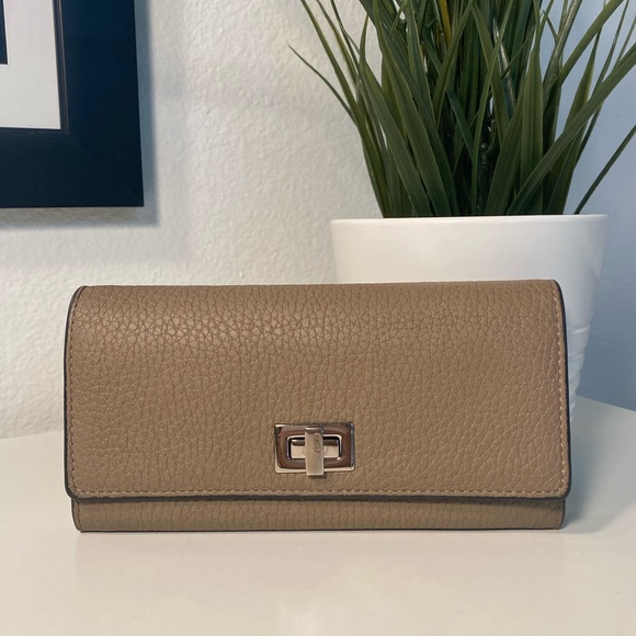 FENDI Peekaboo 2004 Leather Continental Wallet In Greige - Picture 1 of 16